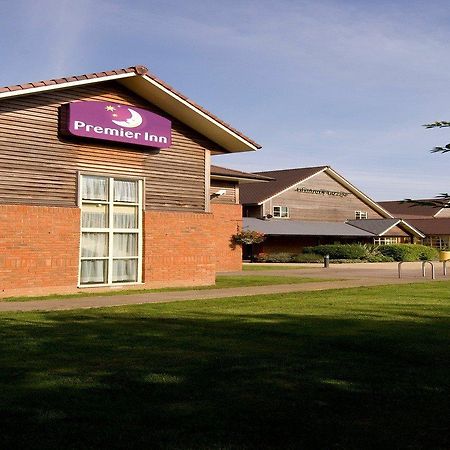 Premier Inn テュークスベリー エクステリア 写真