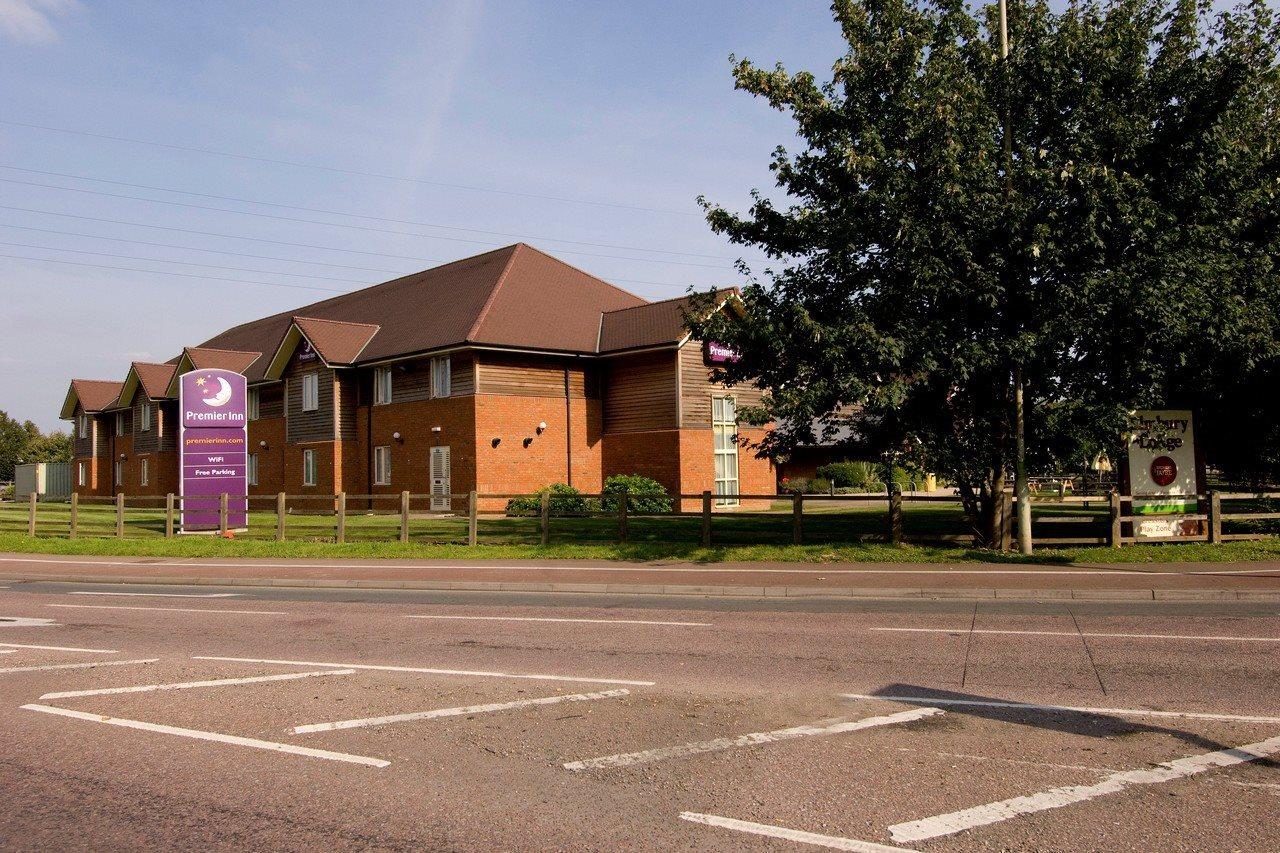 Premier Inn テュークスベリー エクステリア 写真