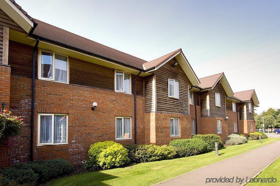Premier Inn テュークスベリー エクステリア 写真