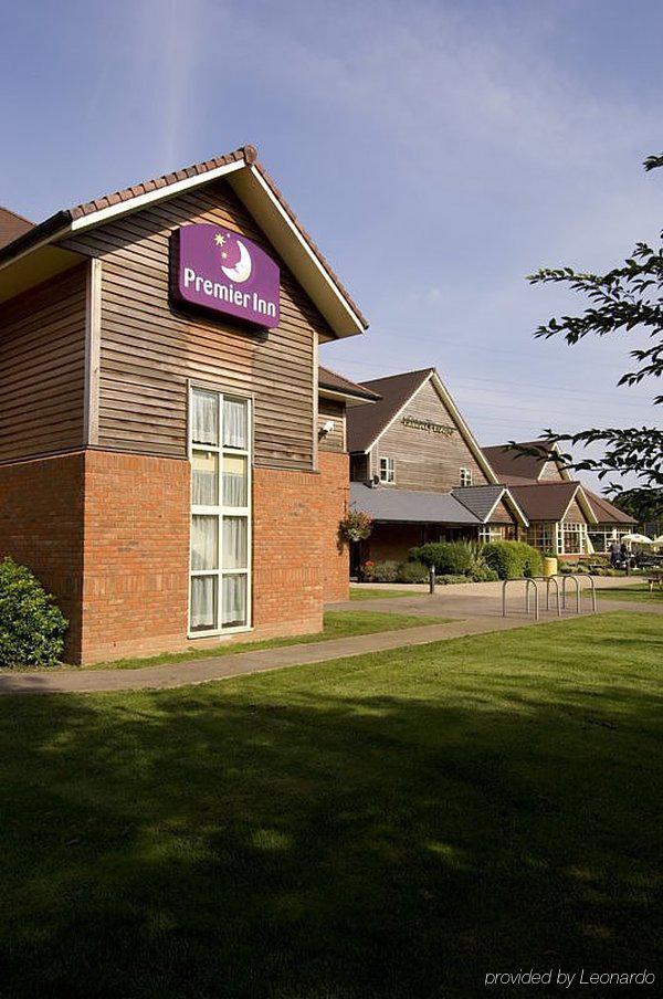 Premier Inn テュークスベリー エクステリア 写真