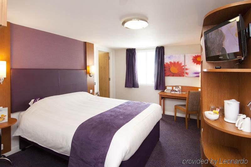 Premier Inn テュークスベリー エクステリア 写真