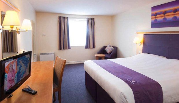 Premier Inn テュークスベリー エクステリア 写真